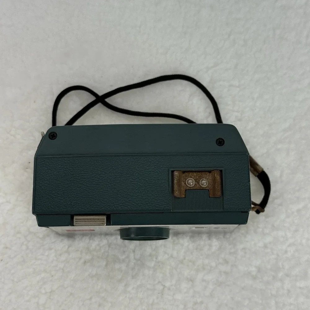 Vintage Kodak 1960's Hawkeye Instamatic Camera Untested Prop Art Deco‎